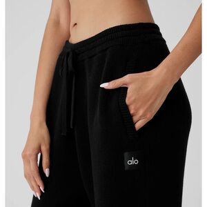 ALO Yoga Black Scholar Straight Leg Sweatpant